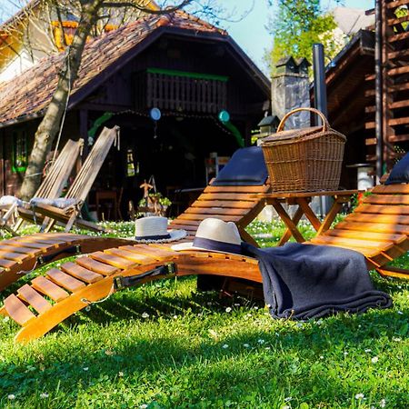 Resort Pod Orehi - Bled - Apartma & Glamping & Savna Buitenkant foto