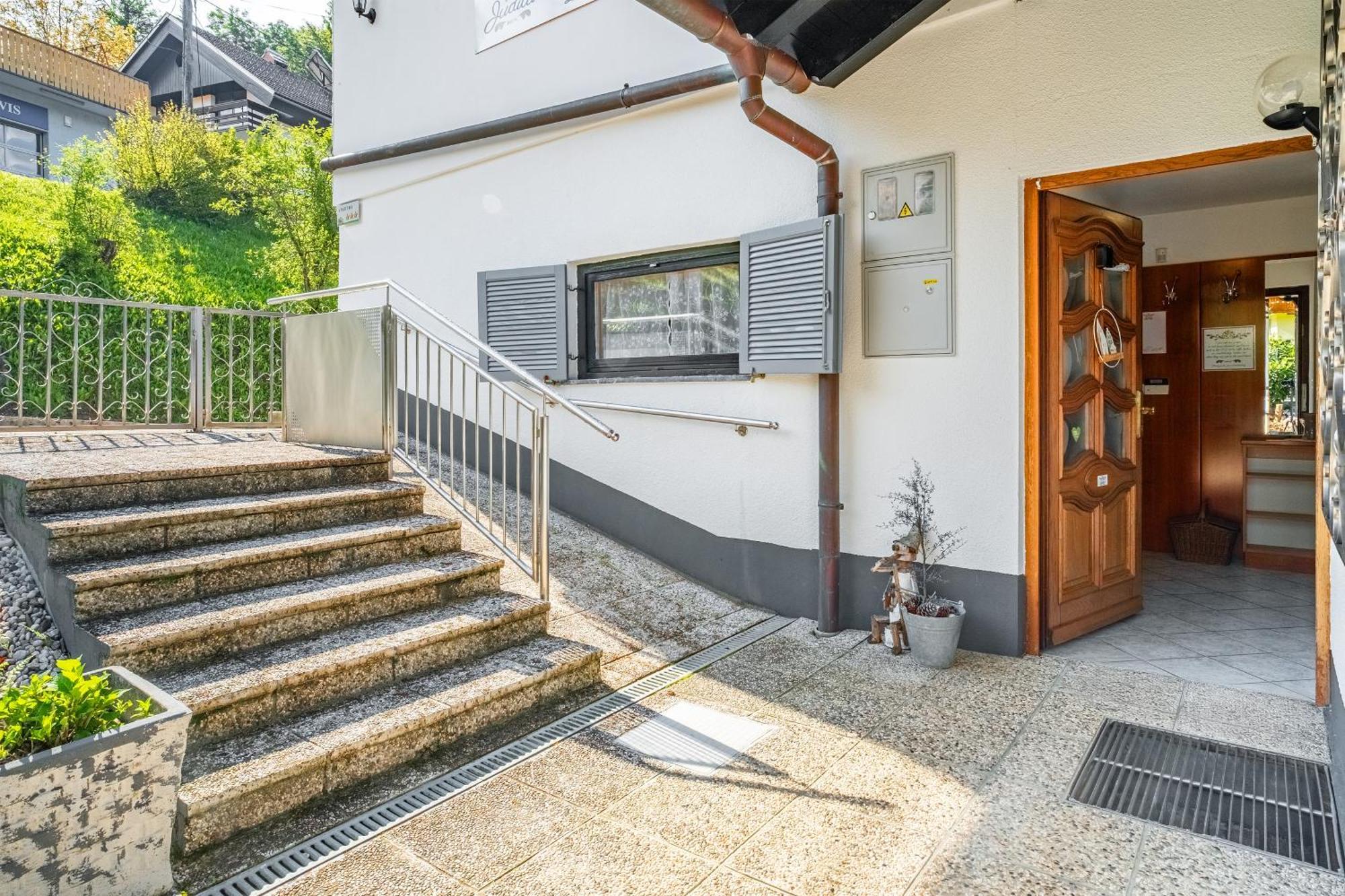 Resort Pod Orehi - Bled - Apartma & Glamping & Savna Kamer foto